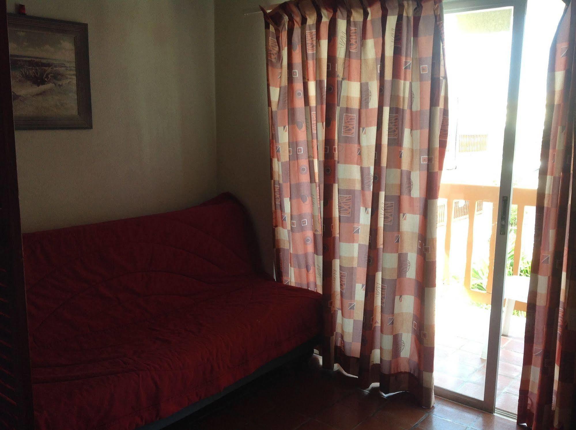Carib Blue Apartments Oistins Kültér fotó