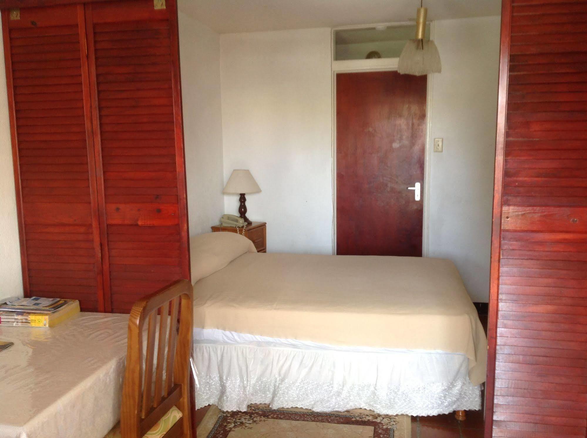 Carib Blue Apartments Oistins Kültér fotó