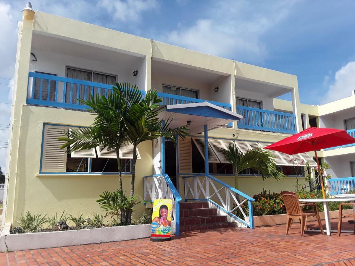 Carib Blue Apartments Oistins Kültér fotó